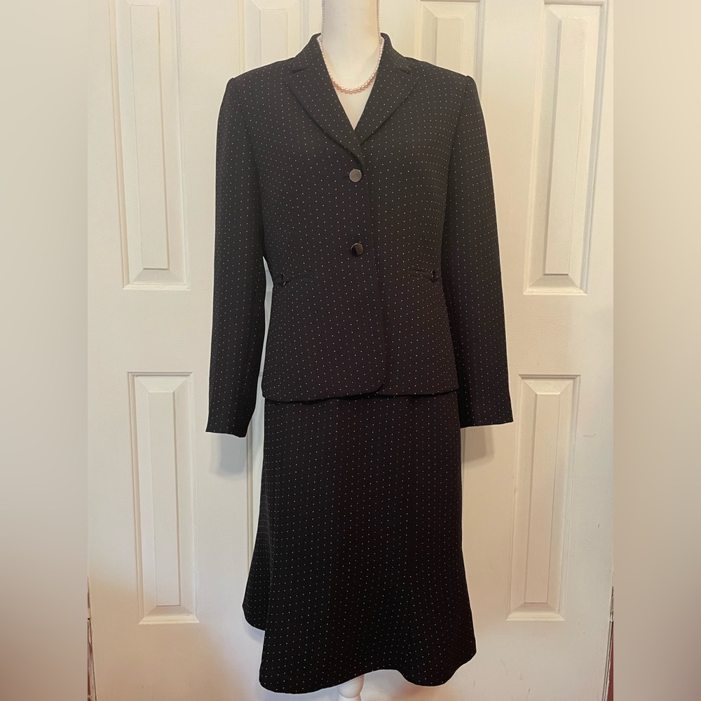 Travis Ayer’s for Dressbarn 2pc Skirt Suit Set. Black w/white/pink dot stitching